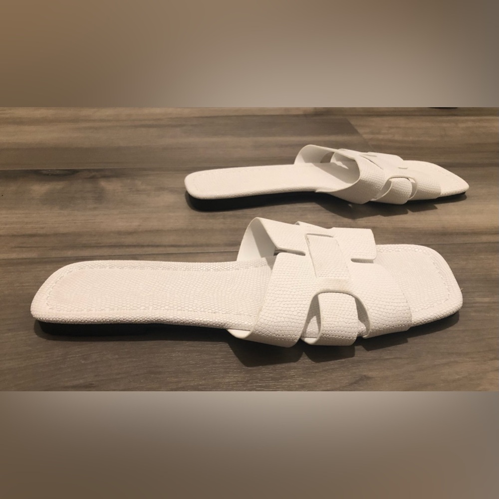 NWOT Sandals - Picture 8 of 9